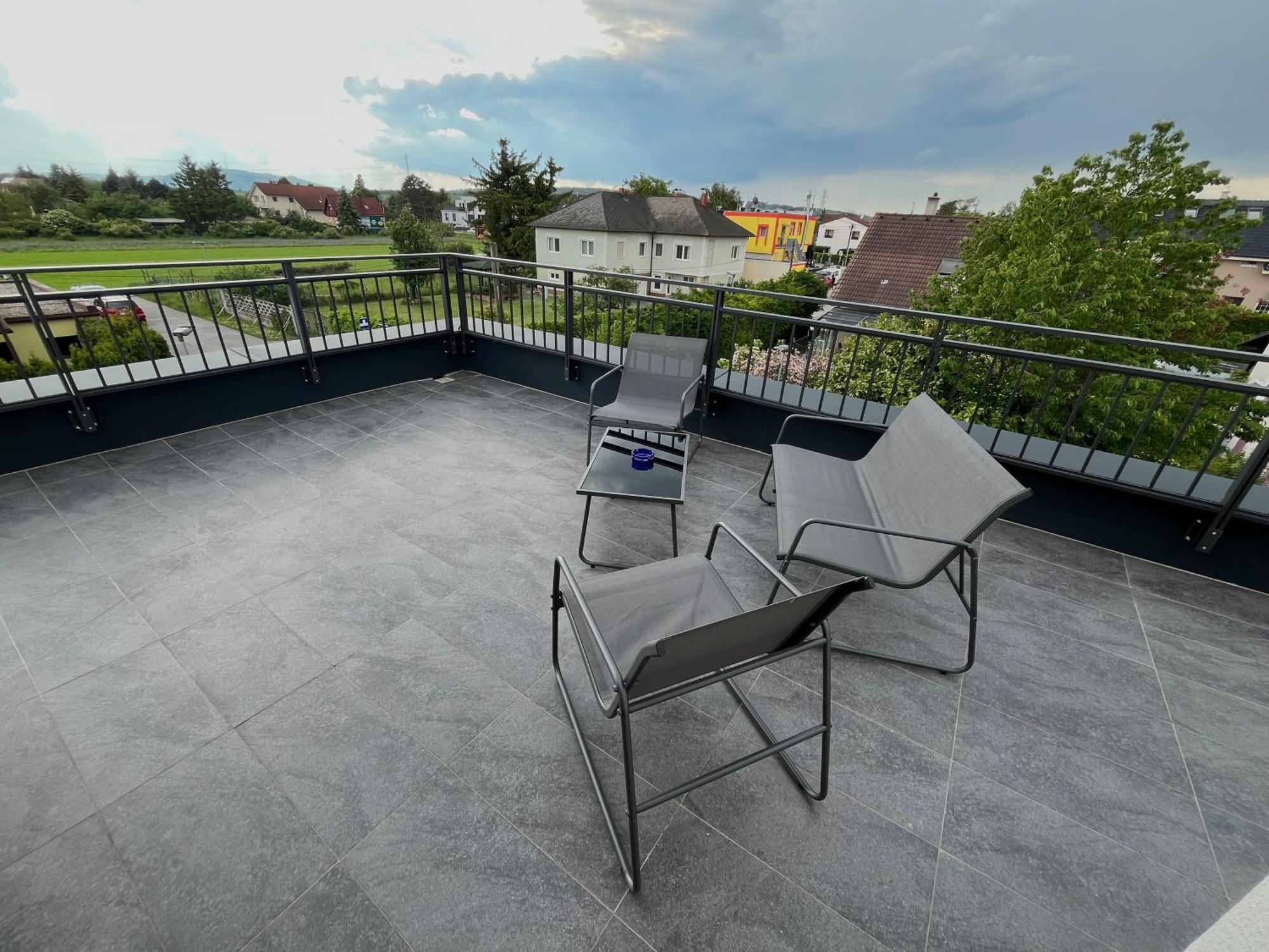 Weisses Haus Apartment Герасдорф бей Виен Екстериор снимка